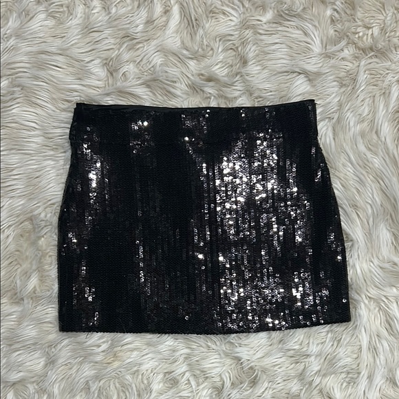 Forever Twenty One Women’s Black Sequin Mini Skirt size Medium - Picture 3 of 7
